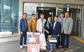 노인 PC교실 &#034;송산서원&#034; 남을 돕는 일을 생각하는 모임 추석 선물 전달 이미지